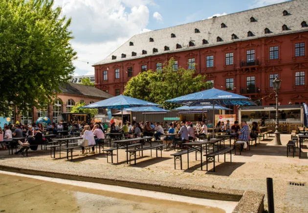 Mainzer Benefiz-Aktionen im August für die Opfer der Hochwasserkatastrophe an der Ahr: „Kollegen helfen Kollegen“ im Schloss und Zitadellen-Konzerte für den guten Zweck