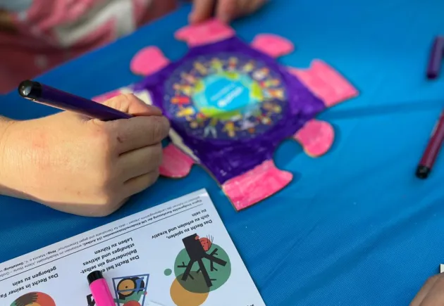 Ausstellung „Kinderrechte – (k)ein Grund zum Jubeln?!“ des Mainzer Bündnisses für Kinderrechte ab 30.10. im mainz STORE