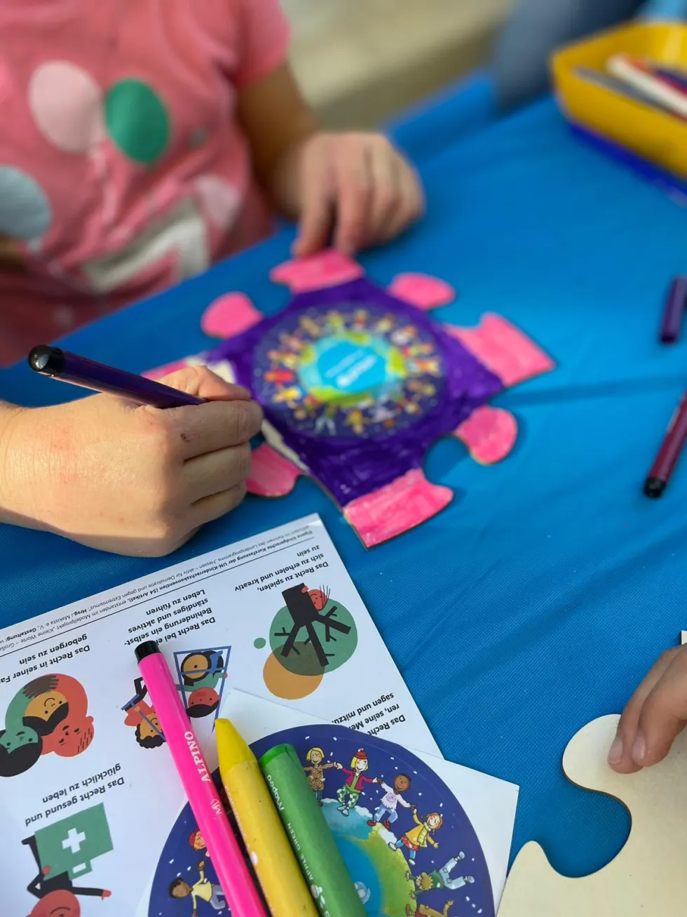 Ausstellung „Kinderrechte – (k)ein Grund zum Jubeln?!“ des Mainzer Bündnisses für Kinderrechte ab 30.10. im mainz STORE