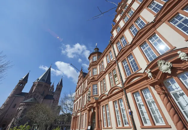 Mainzer Tourismus auch 2017 auf hohem Niveau: Absolute Spitze in Rheinland-Pfalz, neue Hotels, steigende Zahlen bei Gästeführungen und Schiffen