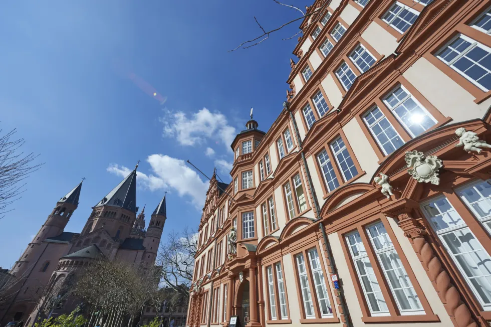 Mainzer Tourismus auch 2017 auf hohem Niveau: Absolute Spitze in Rheinland-Pfalz, neue Hotels, steigende Zahlen bei Gästeführungen und Schiffen