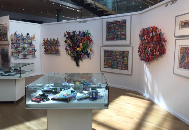 Kunstausstellung „Die Kraft der Farben“ im Frankfurter Hof Mainz bietet regelmäßig Familienführungen an