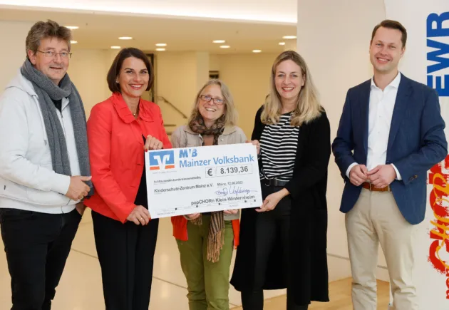 popCHORn und mainzplus GmbH übergeben Spende von mehr als 8.100 Euro an das Kinderschutz-Zentrum Mainz
