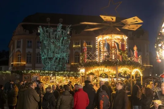 Mehr Aufenthaltsqualität mit familienfreundlichen Angeboten: „Mainzer WinterZeit“-Markt am Neubrunnenplatz wandert mit neuem Konzept in den Innenhof des Kurfürstlichen Schlosses – Schillerplatz, Hopfengarten und Hauptbahnhof wie gehabt