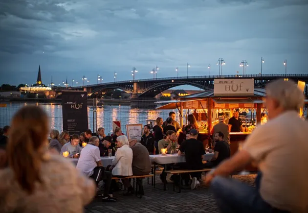 „Mainzer WeinUfer“ an der Rheinpromenade – das Weinund Genussevent der Extraklasse findet wieder statt