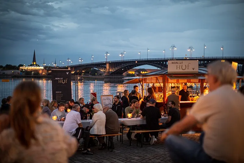 „Mainzer WeinUfer“ an der Rheinpromenade – das Weinund Genussevent der Extraklasse findet wieder statt