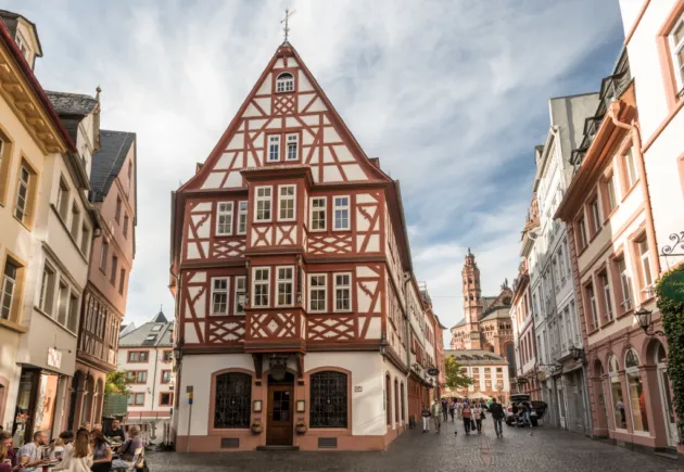 Mainzer Tourismusjahr 2019: Rekord bei Übernachtungen, Schiffsankünften und Gästeführungen – zunehmende Privat-reisen, gutes Kongressjahr trotz Brand in der Rheingoldhalle