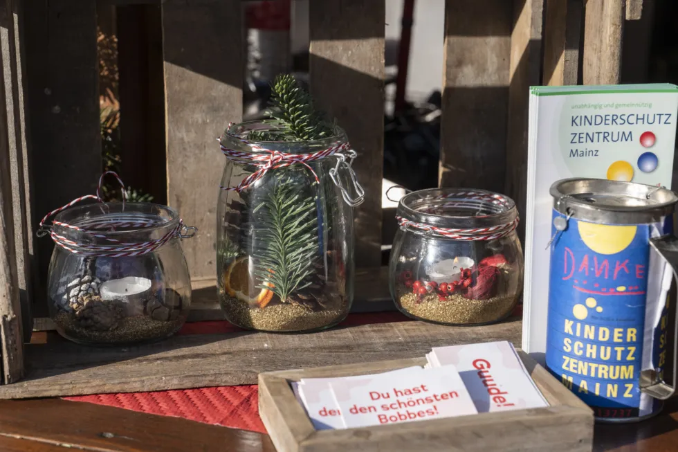 „Mainzer WinterZeit“-Märkte zeigen mainzgefühl: Schausteller und mainzplus spenden an das Kinderschutz-Zentrum Mainz – weitere Aktionen und Geschenke gibt es ab dem Nikolaustag