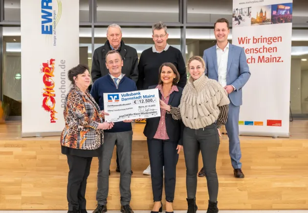 popCHORn-Konzert in der Mainzer Rheingoldhalle erbringt 12.500 Euro für die Stiftung Tumorforschung Kopf-Hals