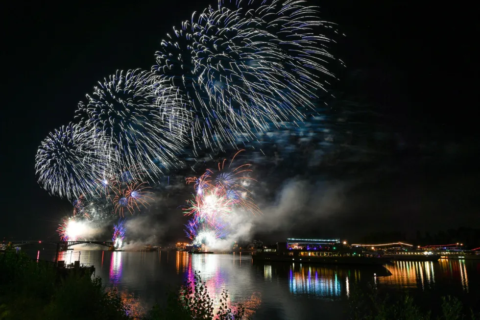 Mainzer Sommerlichter 2018: Veranstalter zieht positive Bilanz: Entspannte Sommer-Atmosphäre dank Musik-programm, Flächenerweiterung und furiosem Feuerwerk