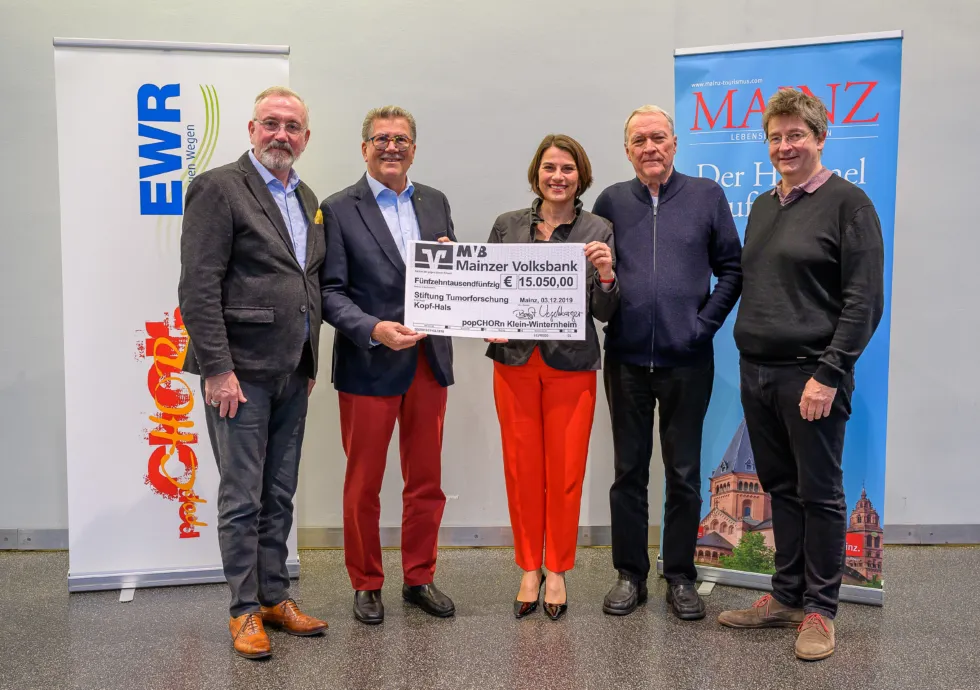 Benefizkonzert „popCHORn trifft Poesie“ in der Rheingoldhalle Mainz spielt 15.050 Euro für den guten Zweck ein