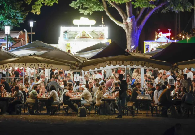 Der Mainzer Weinmarkt – das schönste Weinfest in Mainz startet am 24. August mit breiter regionaler Weinvielfalt, Kulinarik und viel mainzgefühl