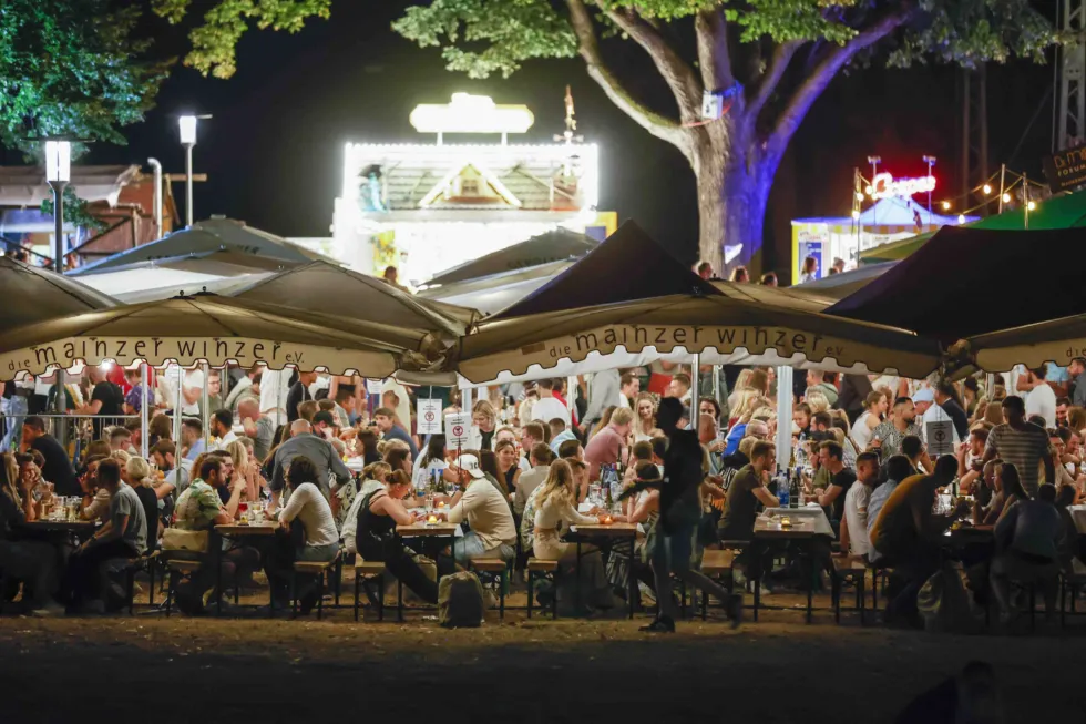 Der Mainzer Weinmarkt – das schönste Weinfest in Mainz startet am 24. August mit breiter regionaler Weinvielfalt, Kulinarik und viel mainzgefühl