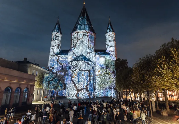 „Mainz leuchtet – Das Late Light Festival“ geht in die  zweite Auflage: Vom 26. bis 28. September 2024 erstrahlt  die Mainzer Innenstadt wieder in besonderem Glanz