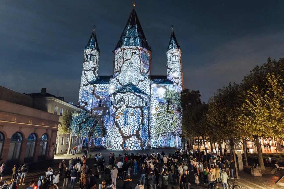 „Mainz leuchtet – Das Late Light Festival“ geht in die  zweite Auflage: Vom 26. bis 28. September 2024 erstrahlt  die Mainzer Innenstadt wieder in besonderem Glanz