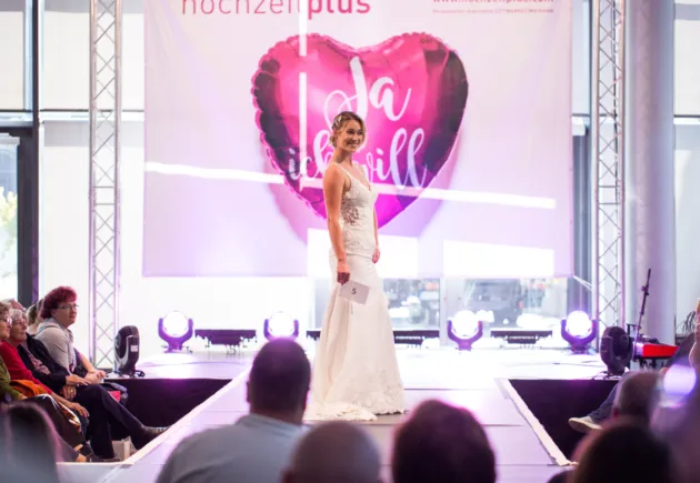 hochzeitplus – Die Hochzeitsmesse im Rhein-Main Gebiet findet nach zweijähriger Corona-Pause endlich wieder in der neu sanierten Rheingoldhalle statt
