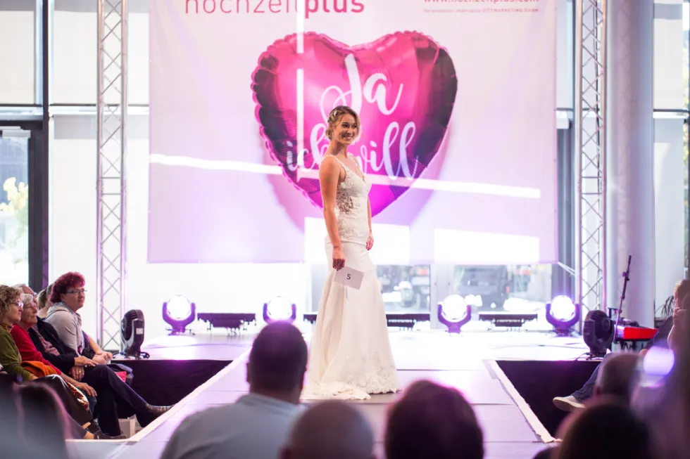 hochzeitplus – Die Hochzeitsmesse im Rhein-Main Gebiet findet nach zweijähriger Corona-Pause endlich wieder in der neu sanierten Rheingoldhalle statt