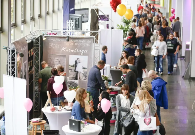 Brautmodenschauen, „Club der auserwählten Gentlemen“ und tolle Gewinne locken am 13. und 14. Oktober bei der hochzeitplus – die Hochzeitsmesse im Rhein-Main-Gebiet