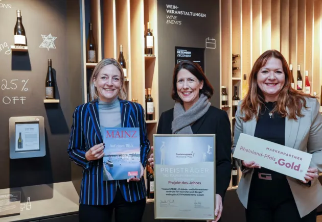 Moderne Tourist Information, Begegnungsstätte und mainzgefühl-Erlebniszentrum: mainz STORE wird ein Jahr alt und wurde jüngst als „Projekt des Jahres“ beim Tourismuspreis Rheinland-Pfalz 2022 ausgezeichnet