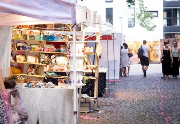 „Weinmarkt mal anders“: Positive Bilanz bezüglich „Künstlermarkt goes KUZ“ – zufriedene Besucher und Aussteller