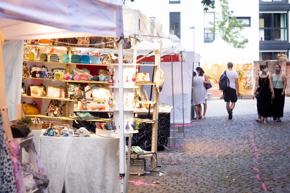 „Weinmarkt mal anders“: Positive Bilanz bezüglich „Künstlermarkt goes KUZ“ – zufriedene Besucher und Aussteller