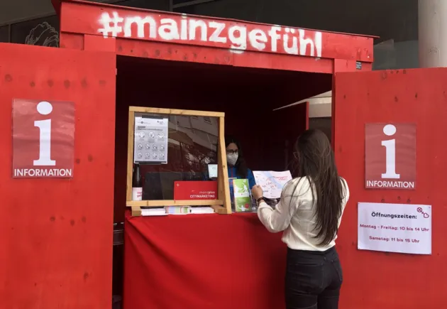 mainz INFO BOX als Pop-up Tourist Information direkt am Marktplatz