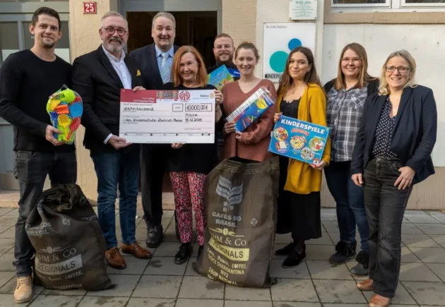 Benefiz-Aktionen und Sachspenden für das Kinderschutz-Zentrum Mainz: 1. FSV Mainz 05, Rotary, Schausteller und mainzplus GmbH sammeln für den guten Zweck