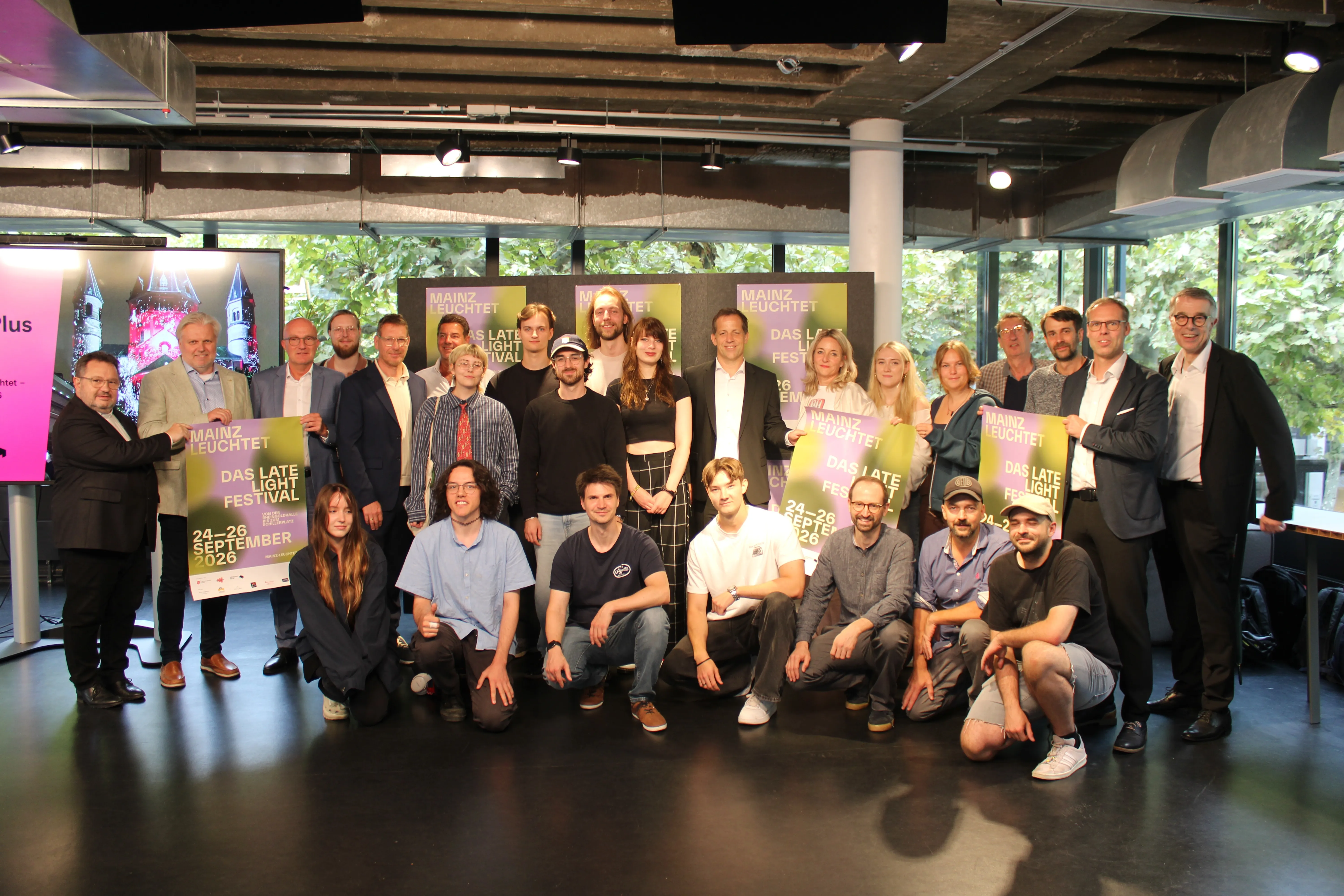 Mainz leuchtet 2026 Gruppenfoto mit Veranstalter und Hochschulvertreter
